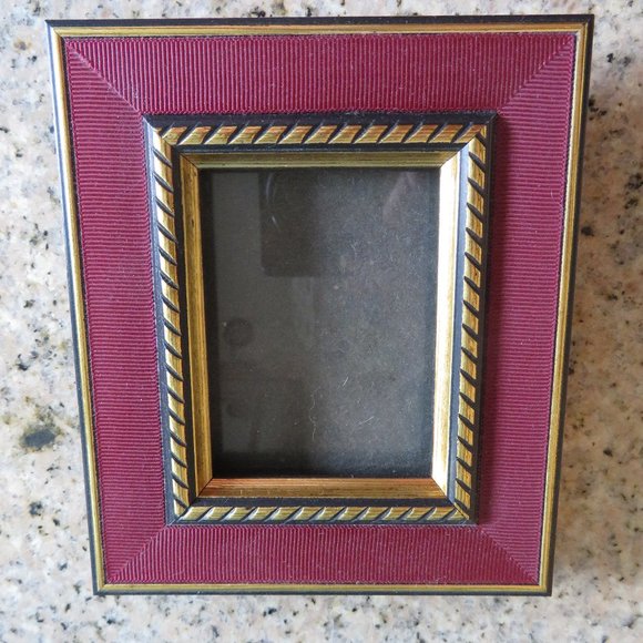 Vintage Small Photo FRAME 5 x 4.25" Photo Area 3" Standing (K125) - Picture 2 of 4
